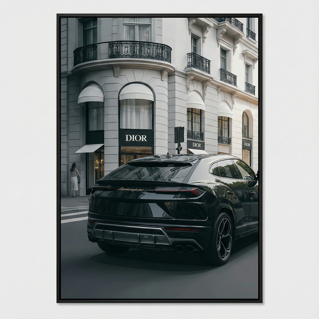 Lamborghini Urus Negro frente a Dior